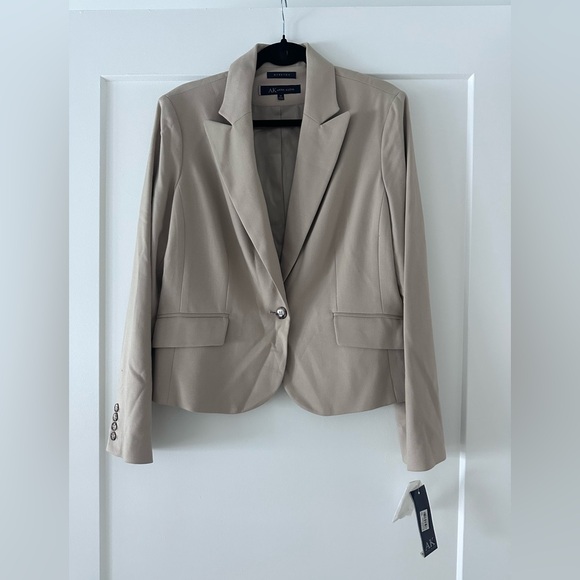 Anne Klein Classic Beige Blazer - Picture 2 of 5